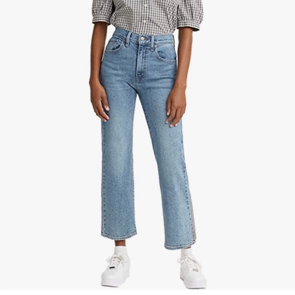 Levi’s High Waisted Crop Flare Jean Size 26
